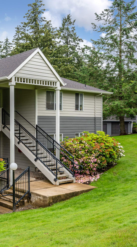 Oakmont Apartments in Tigard, OR